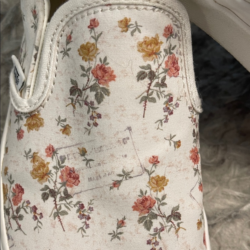 Vans Vintage Look Off White Floral Slip-On Shoes - Picture 2 of 6